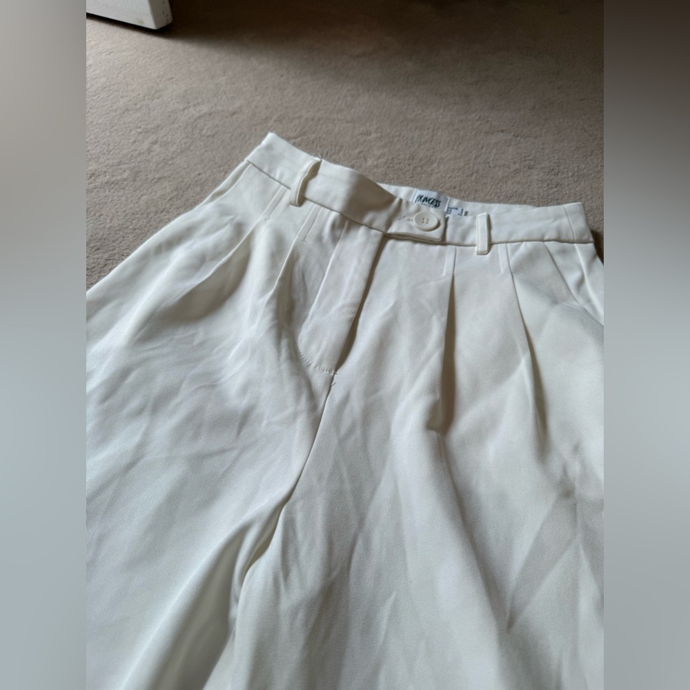 Wide Leg High-Waist White Trousers - Picture 5 of 10